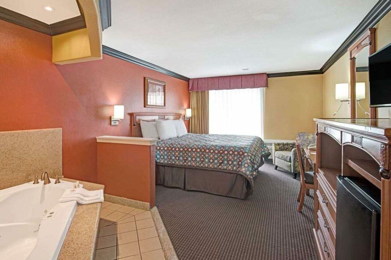 Quality Inn & Suites Sacramento Esterno foto