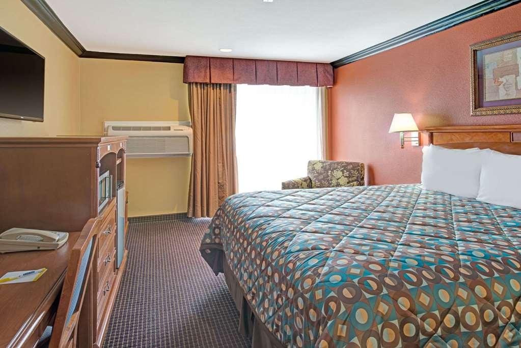 Quality Inn & Suites Sacramento Esterno foto