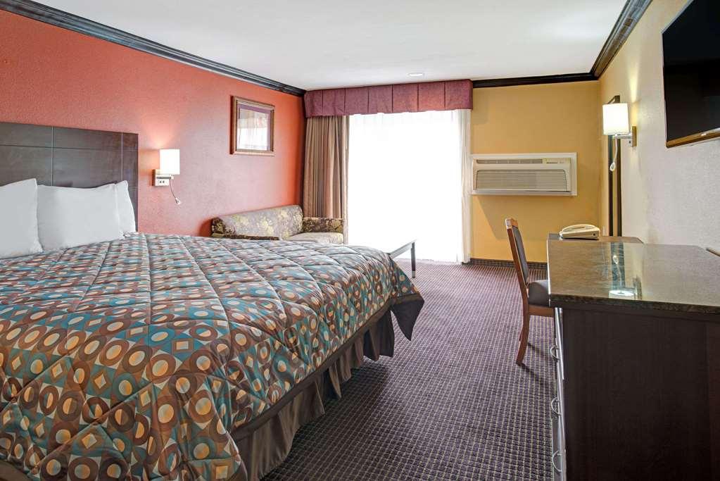Quality Inn & Suites Sacramento Esterno foto