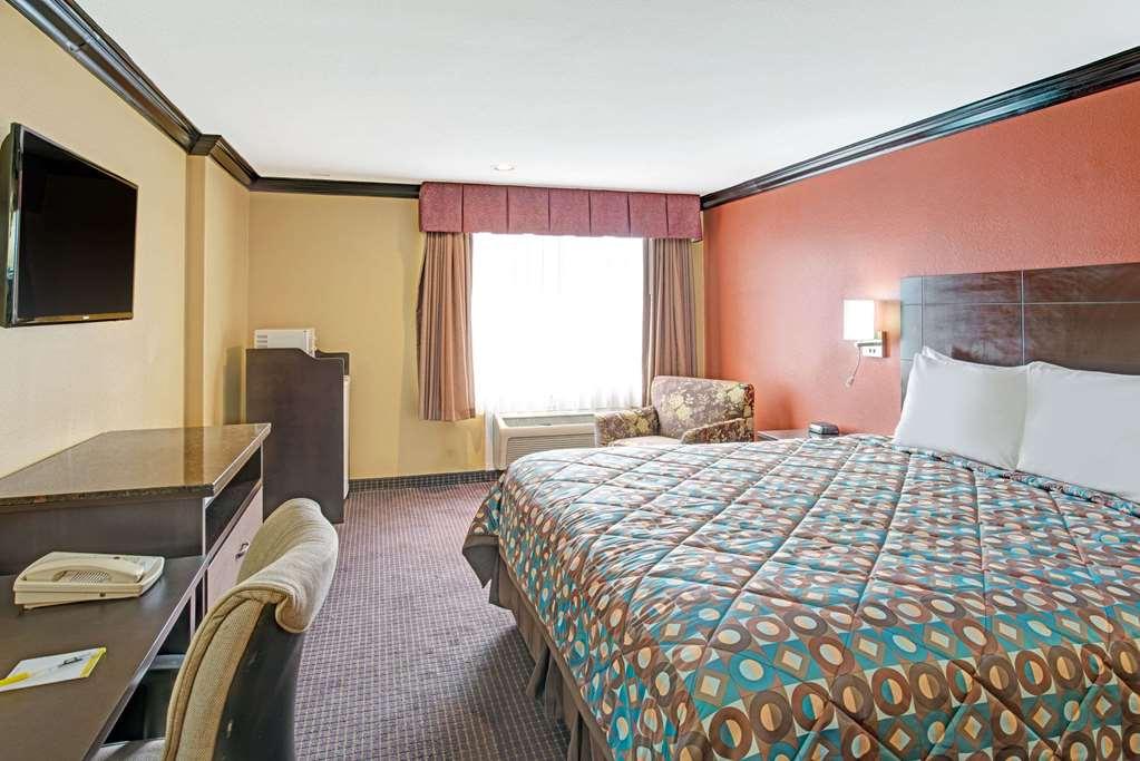 Quality Inn & Suites Sacramento Esterno foto