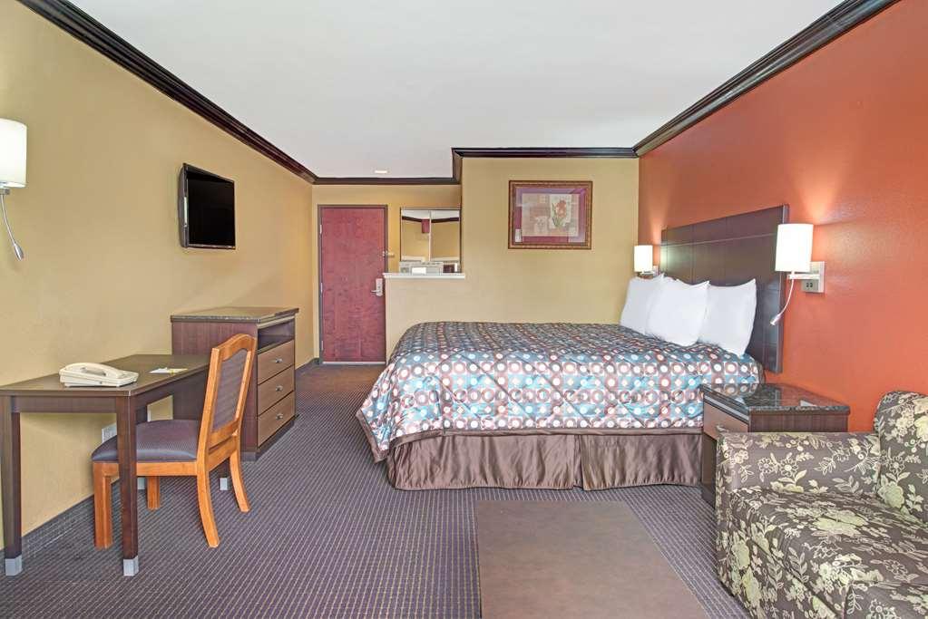Quality Inn & Suites Sacramento Esterno foto