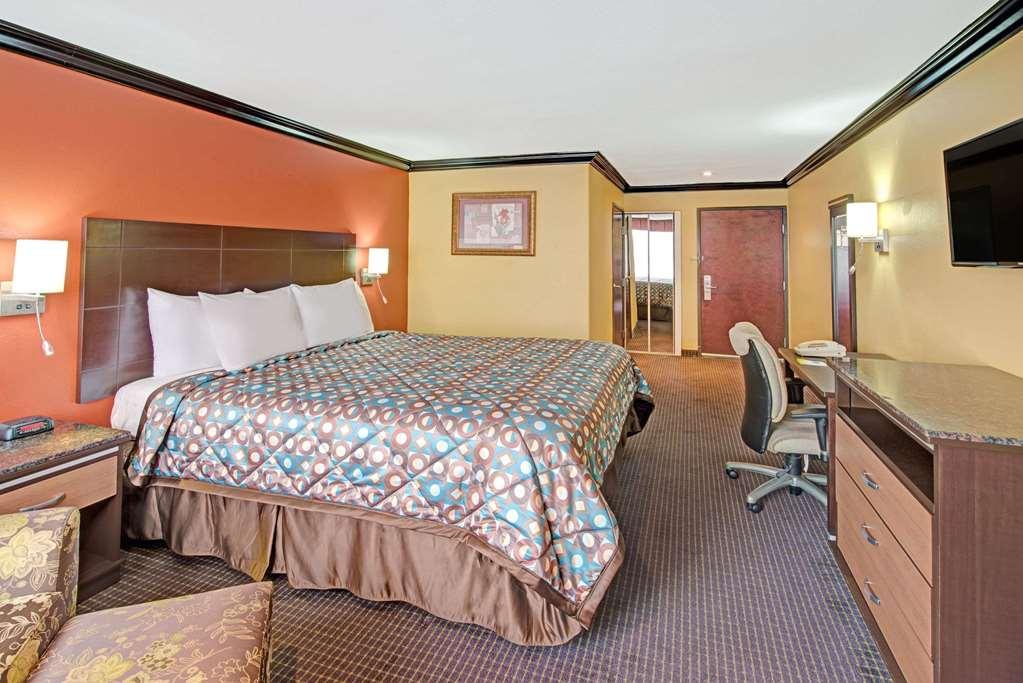 Quality Inn & Suites Sacramento Esterno foto