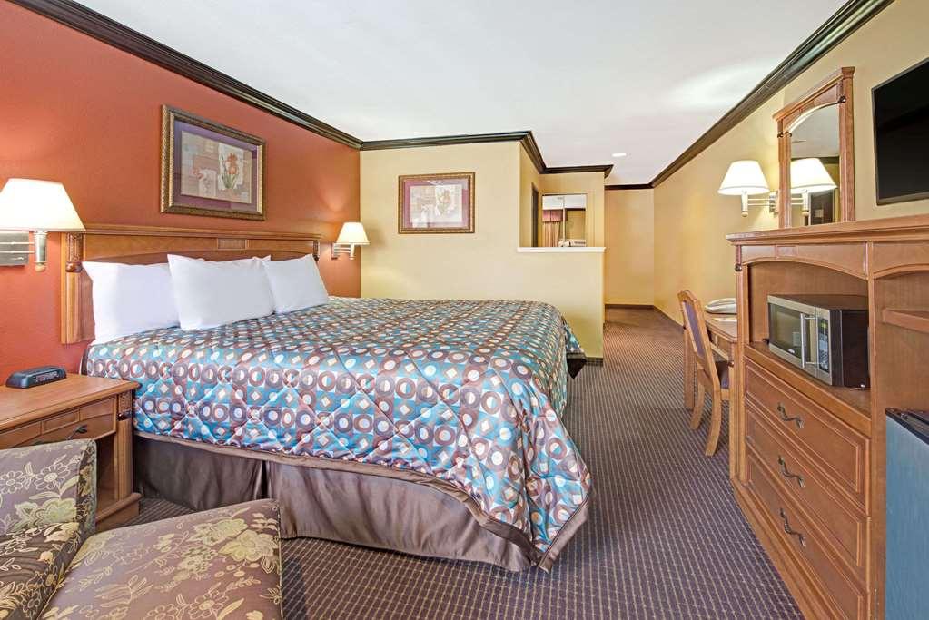 Quality Inn & Suites Sacramento Esterno foto