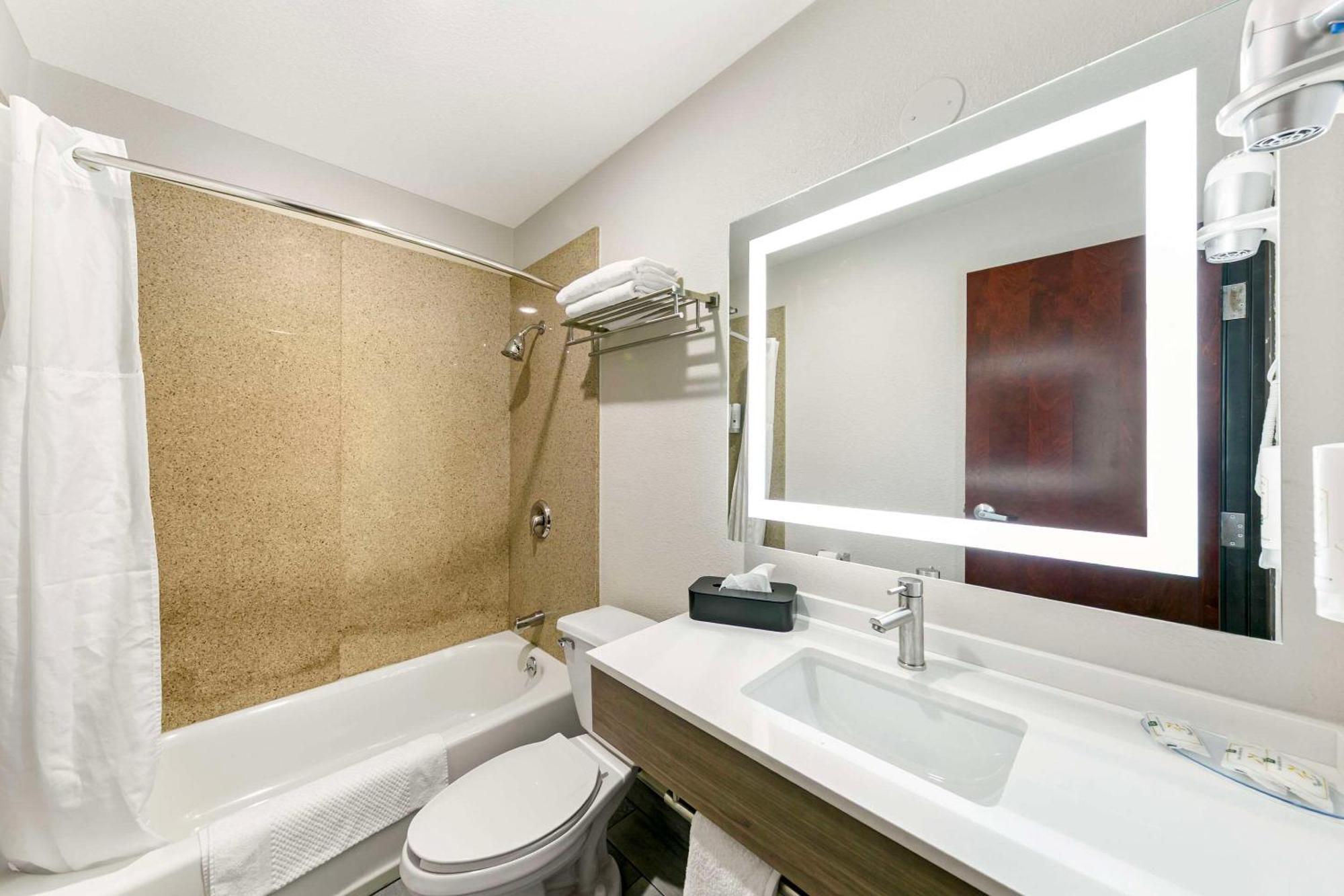 Quality Inn & Suites Sacramento Esterno foto