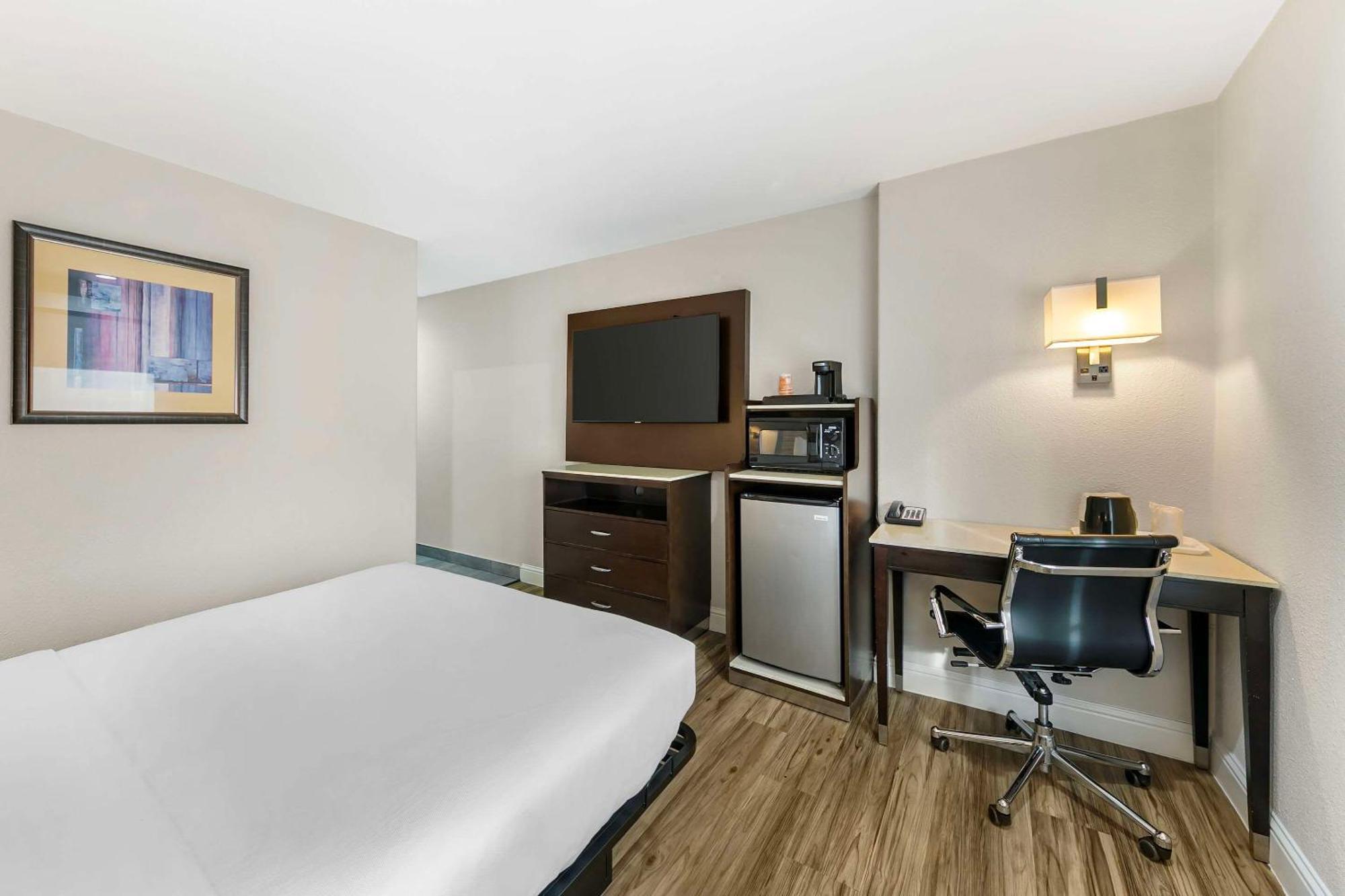 Quality Inn & Suites Sacramento Esterno foto