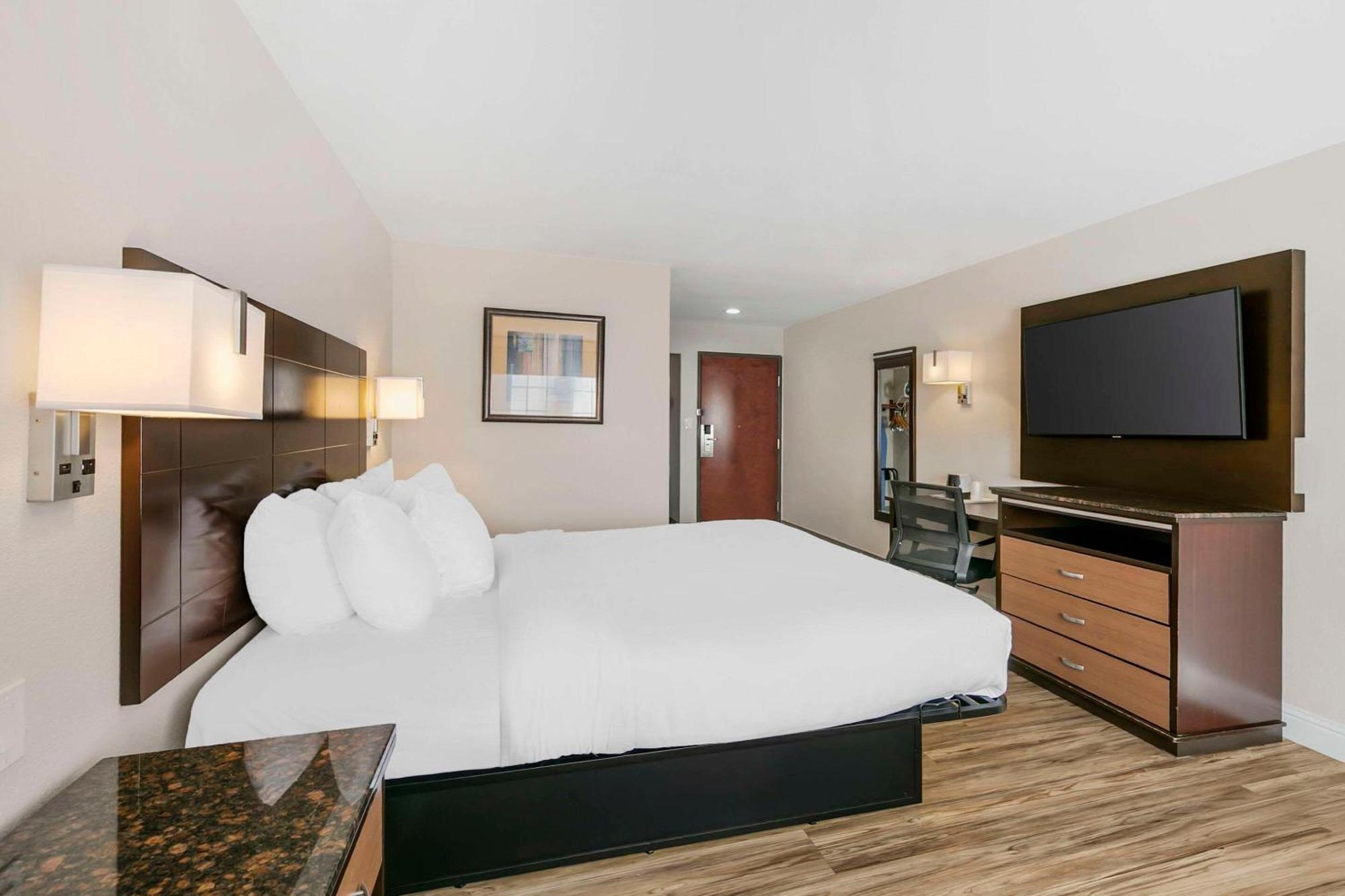 Quality Inn & Suites Sacramento Esterno foto