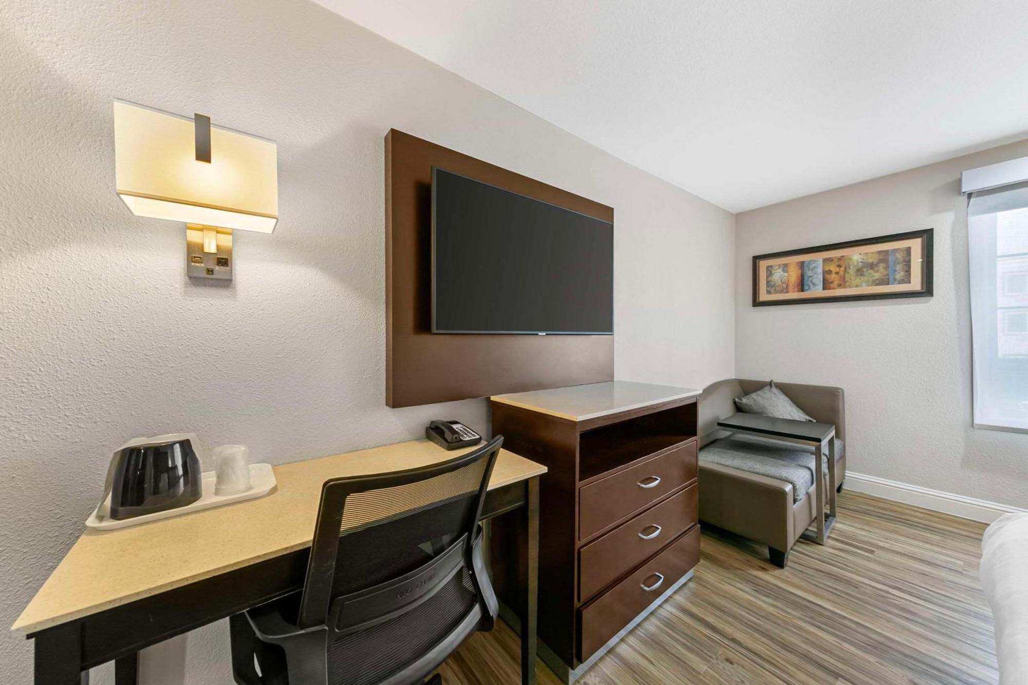 Quality Inn & Suites Sacramento Esterno foto