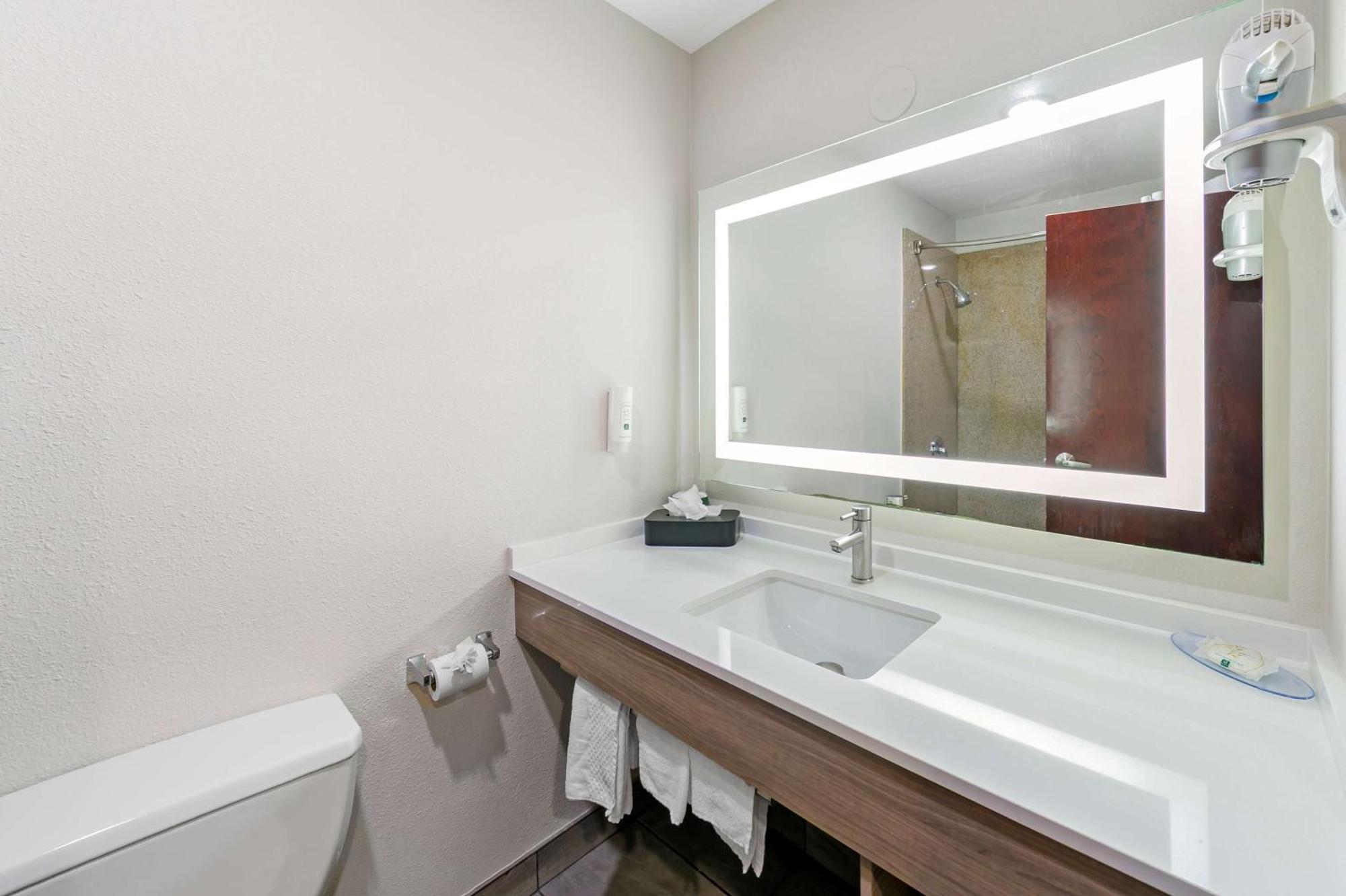 Quality Inn & Suites Sacramento Esterno foto