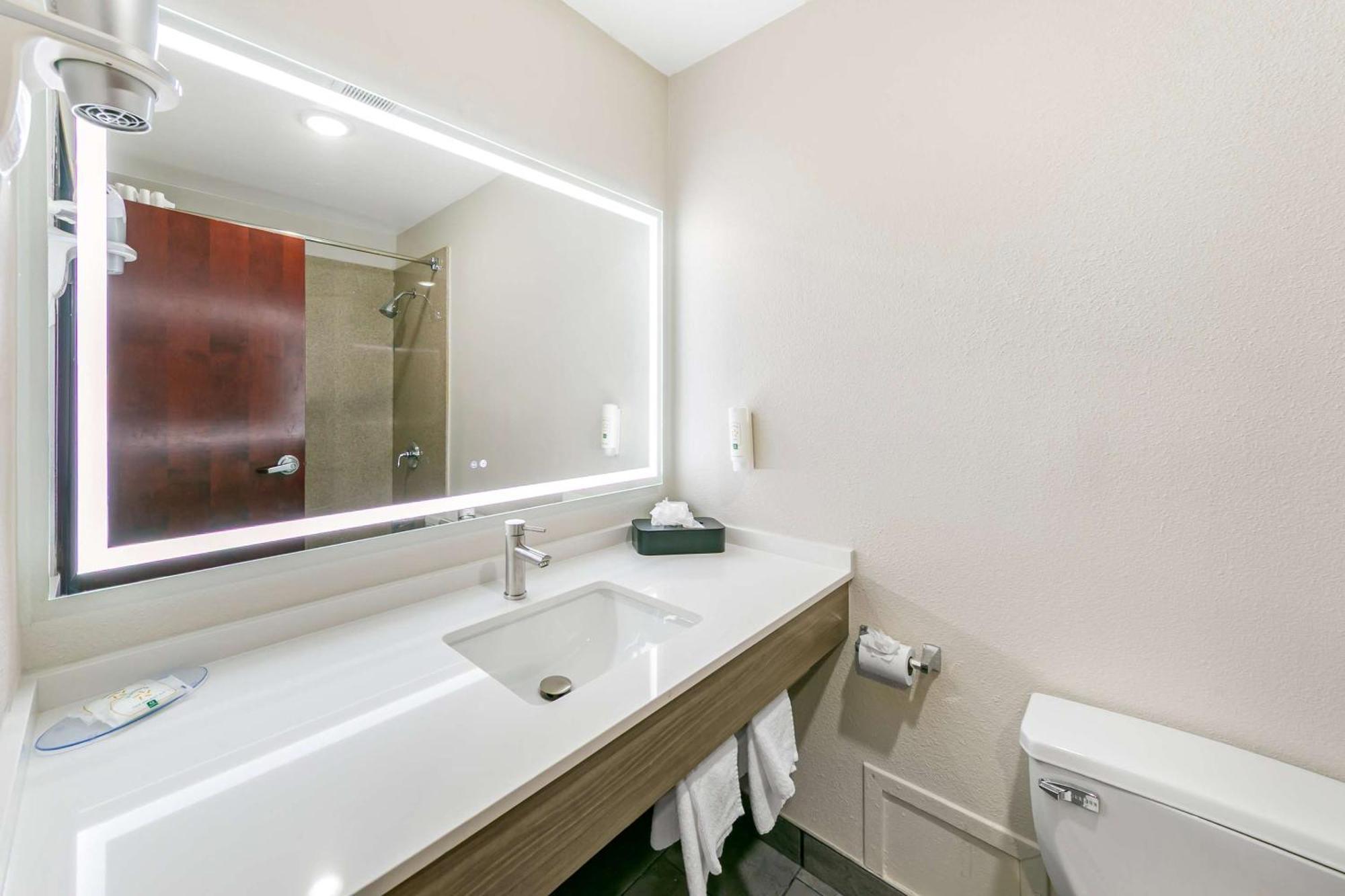 Quality Inn & Suites Sacramento Esterno foto